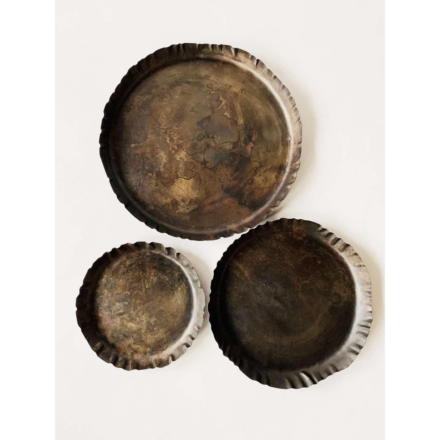 Metallfat med bølgekant - Sett a 3 stk - rustikk-Brett og Fat-Trend Design-Hyttefeber