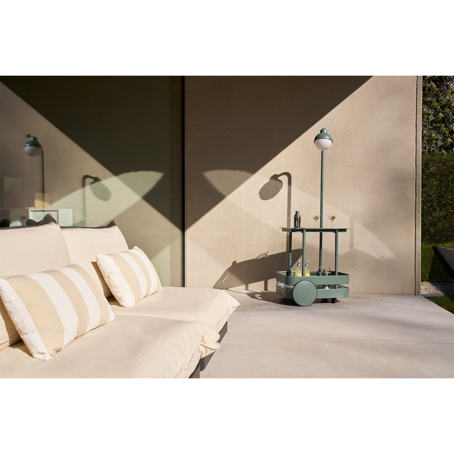 Fatboy® Jolly Trolley Bar trolleys - Light Grey-Campingmøbler-Fatboy-Hyttefeber