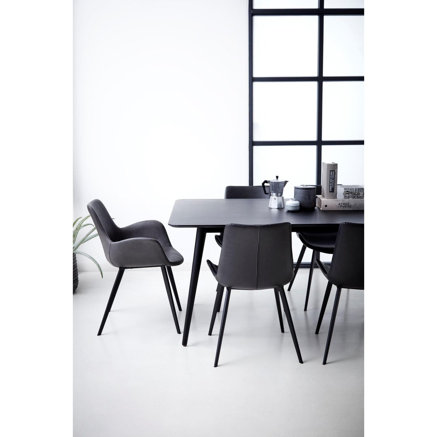 Dan-Form - Hype armstol i kunstskinn - 2 stk-Møbler og Bord-Interio-Hyttefeber