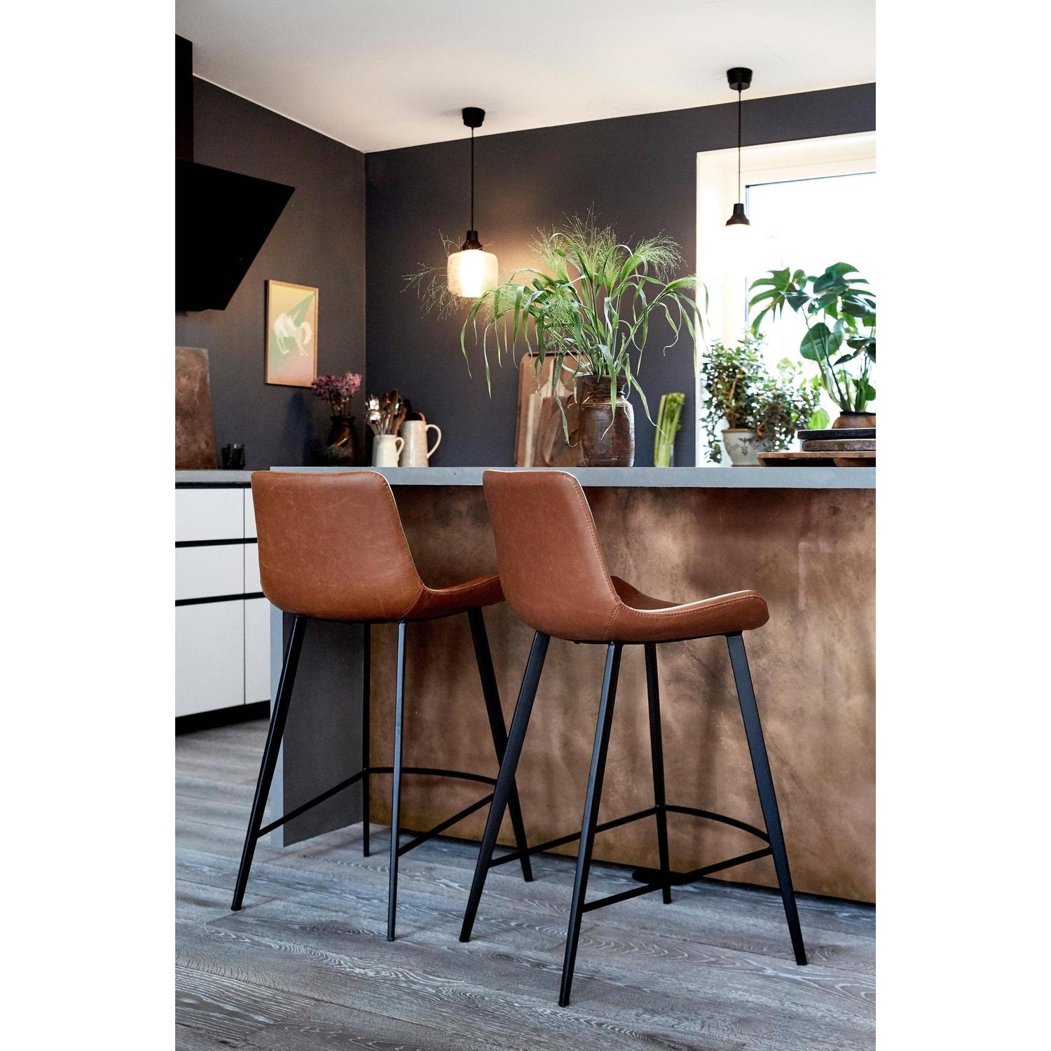 Dan-Form - Hype counterstol/barstol i kunstskinn - 2 stk-Møbler og Bord-Interio-Hyttefeber