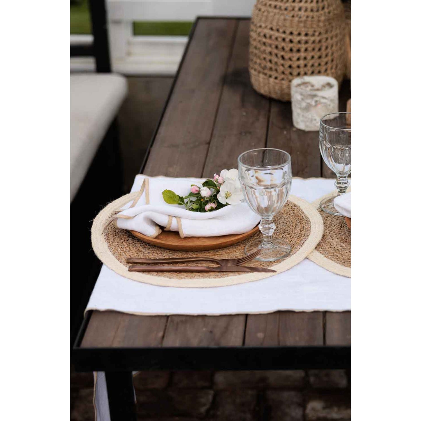 Bordløper Montebaldo i hvit grov lin - Hvit med beige kant 50 x 140 cm-Dekkebrikker-Lama-Hyttefeber