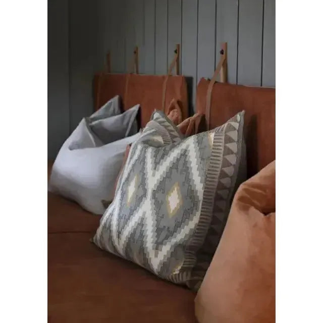 Putetrekk - Rebell Leone - Kelim-inspirert - 50x50-Putetrekk-NorviGroup-Hyttefeber