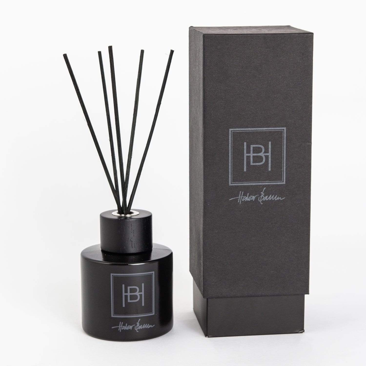 Halvor Bakke: Duftpinner/Diffuser Winter Black i Gaveeske-Belysning-Lama-Hyttefeber