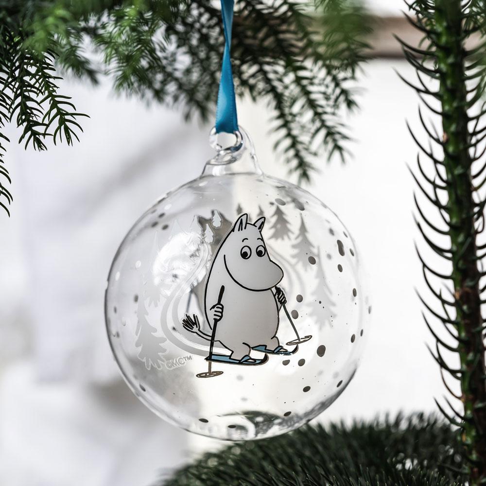 Mummi Julekule Winter Magic: Mummi på ski Ø9 cm-Julepynt-Inspirasjon Forlag-Hyttefeber