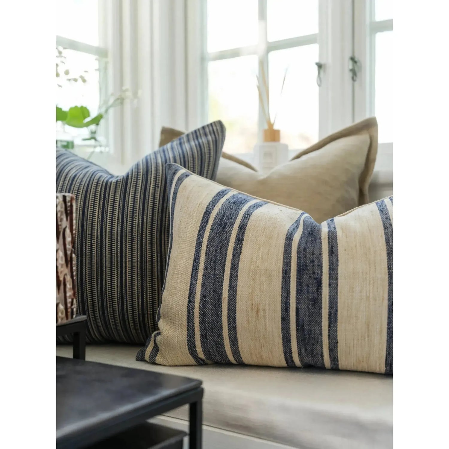 Halvor Bakke - Putetrekk - Kapp i PET beige med kant 50x50-Putetrekk-Lama-Hyttefeber