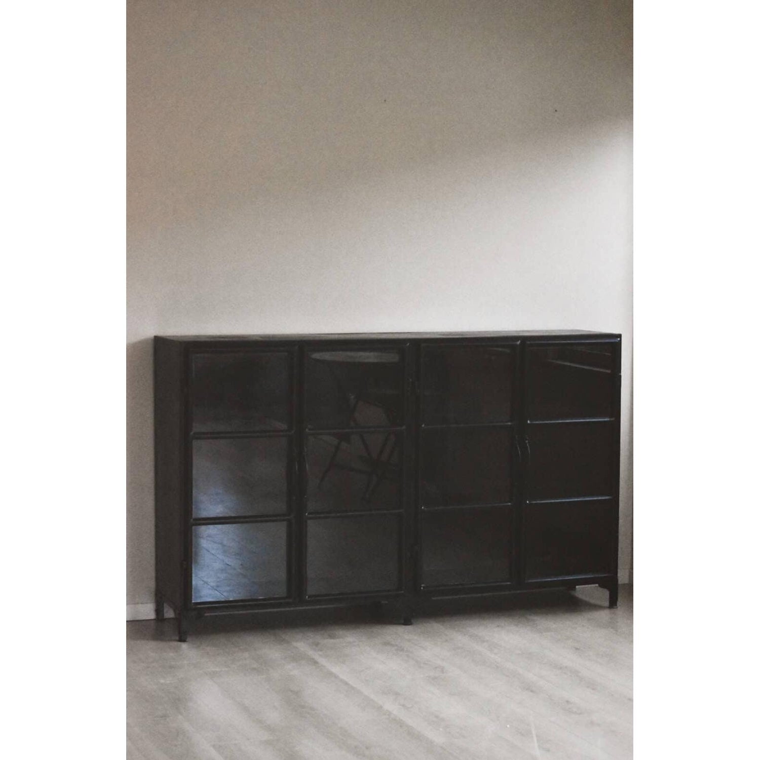 Skap i Metall Og Glass - 4 Dører 183x42x112cm-Møbler og Bord-Trend Design-Hyttefeber