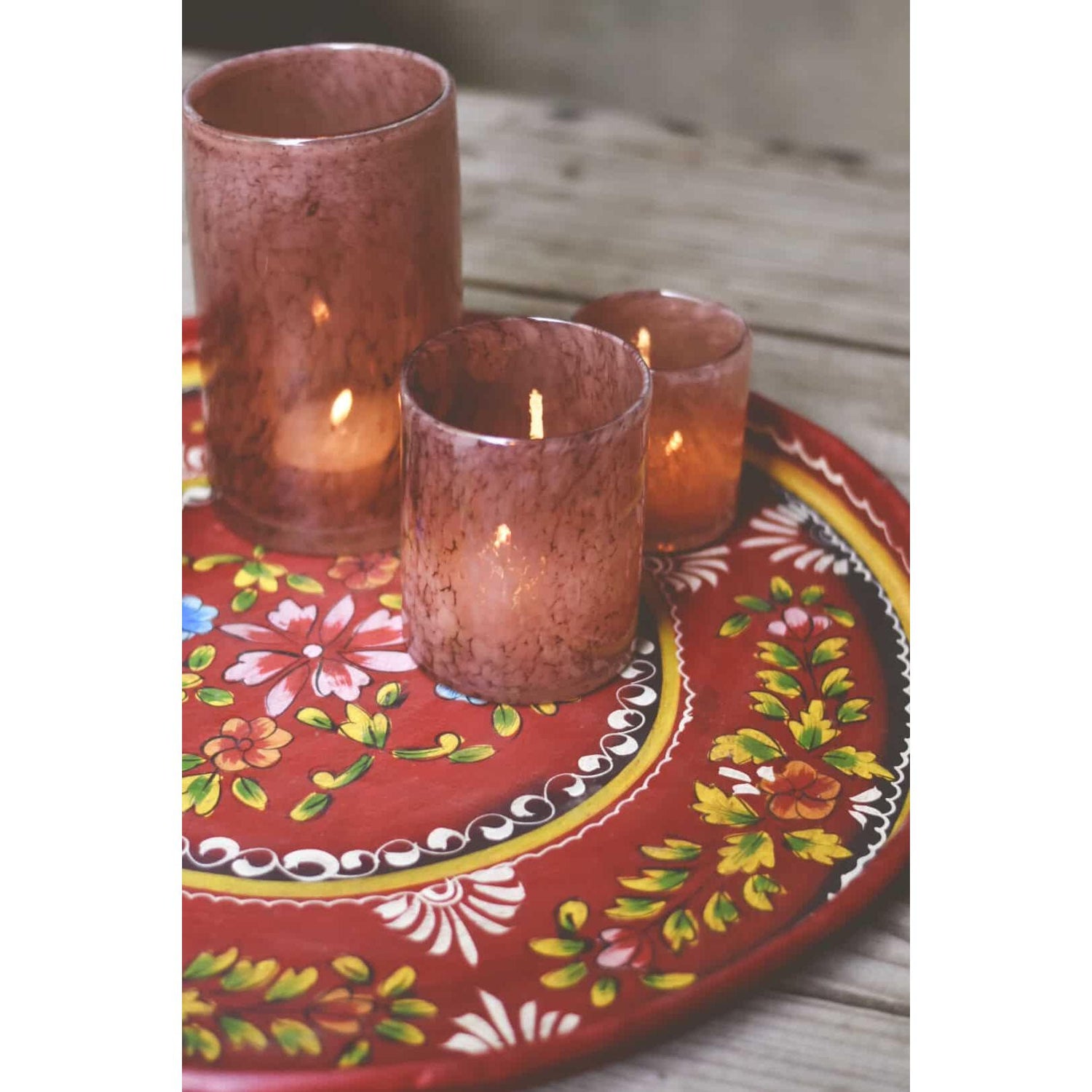Stort, rundt fat i metall - håndmalt - 55cm-lys-Trend Design-Hyttefeber