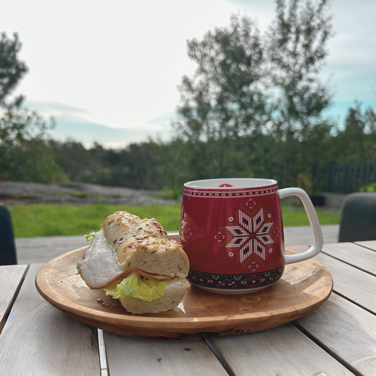 Hyggestund Hardanger - Pakke med bunadskopp i gaveeske og tretallerken-Hyttefeber-Hyttefeber