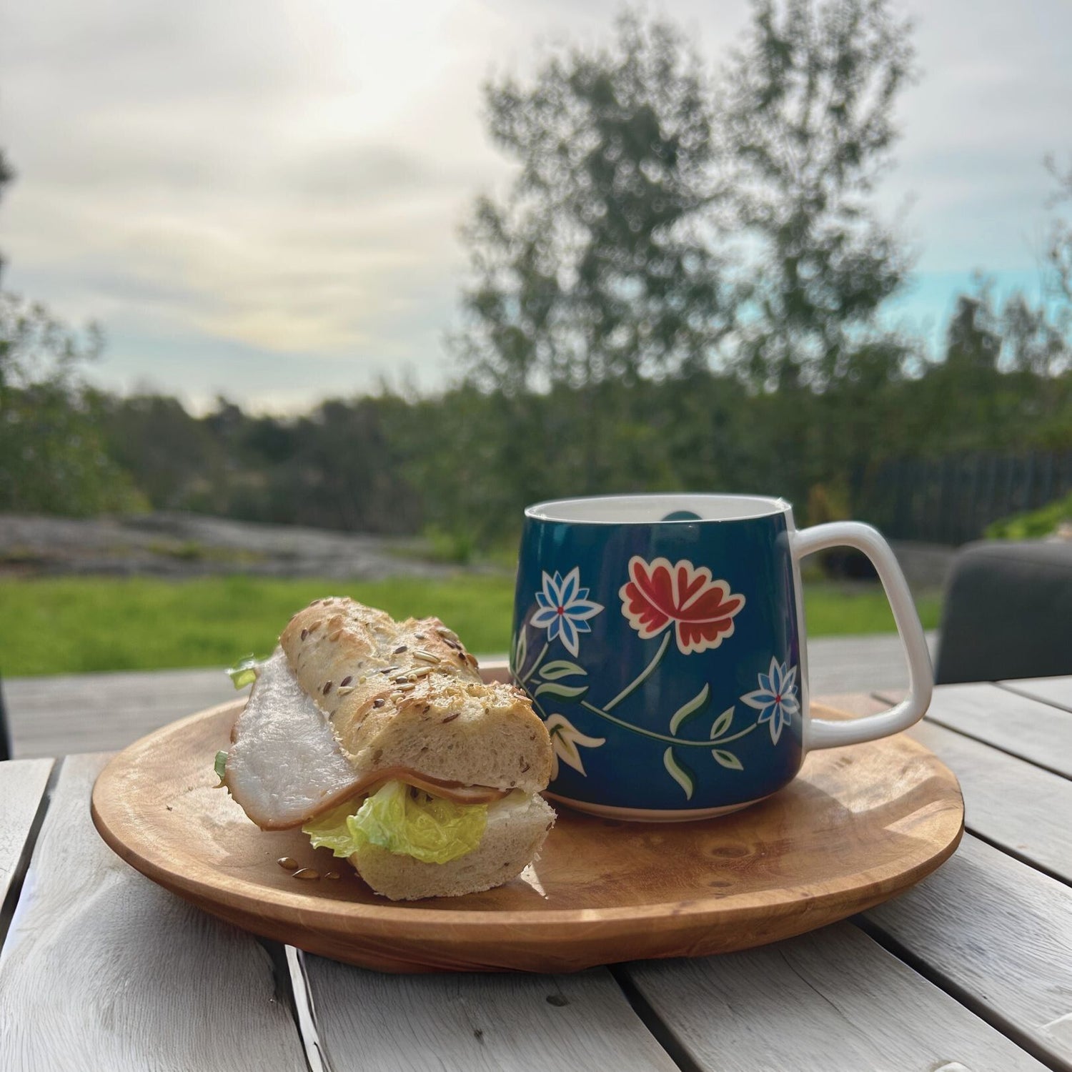 Hyggestund Nordland - Pakke med bunadskopp i gaveeske og tretallerken-Hyttefeber-Hyttefeber