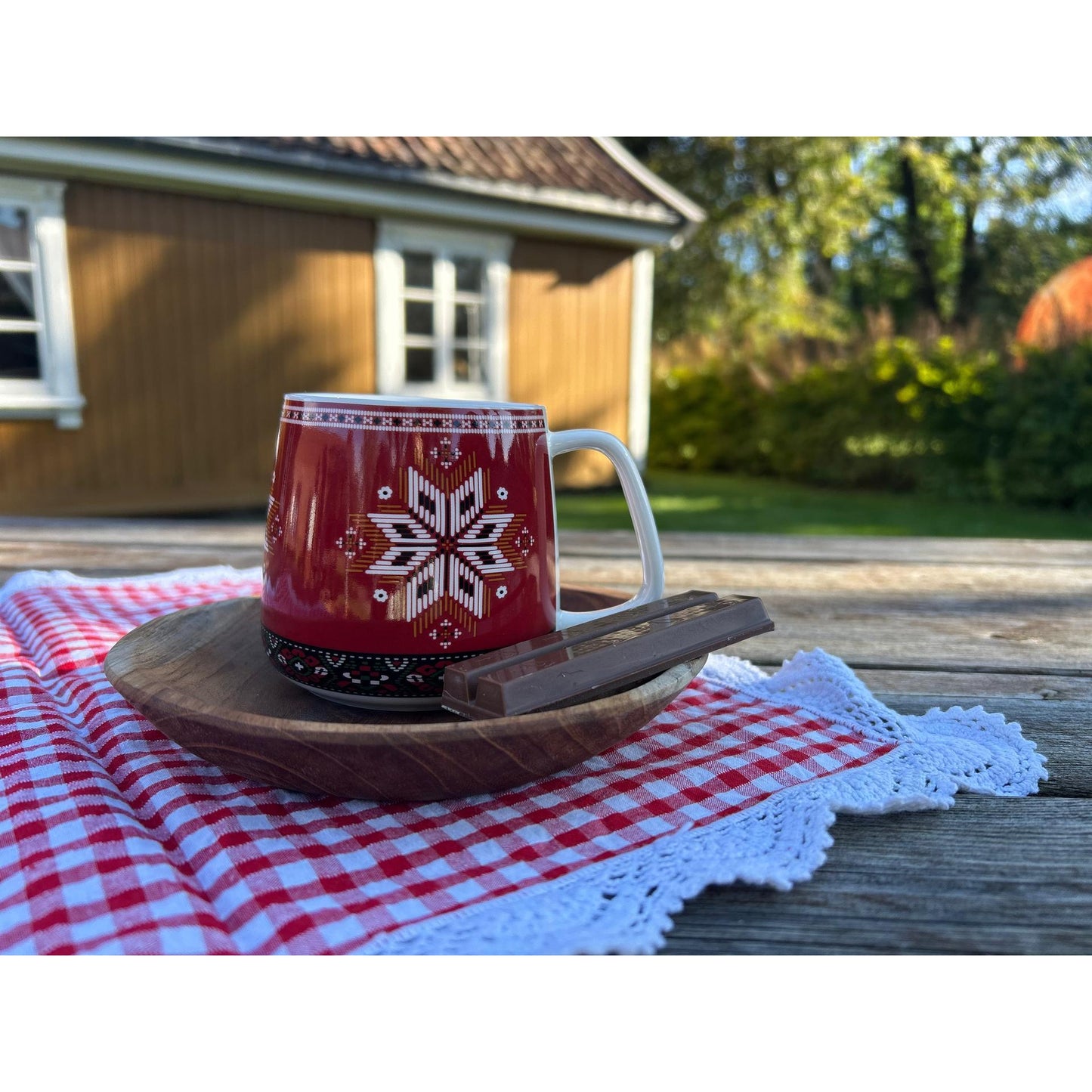 Bunadskopp og gaveeske - Hardangerbunad - 400 ml-Kopp-Norwegian Roots-Hyttefeber