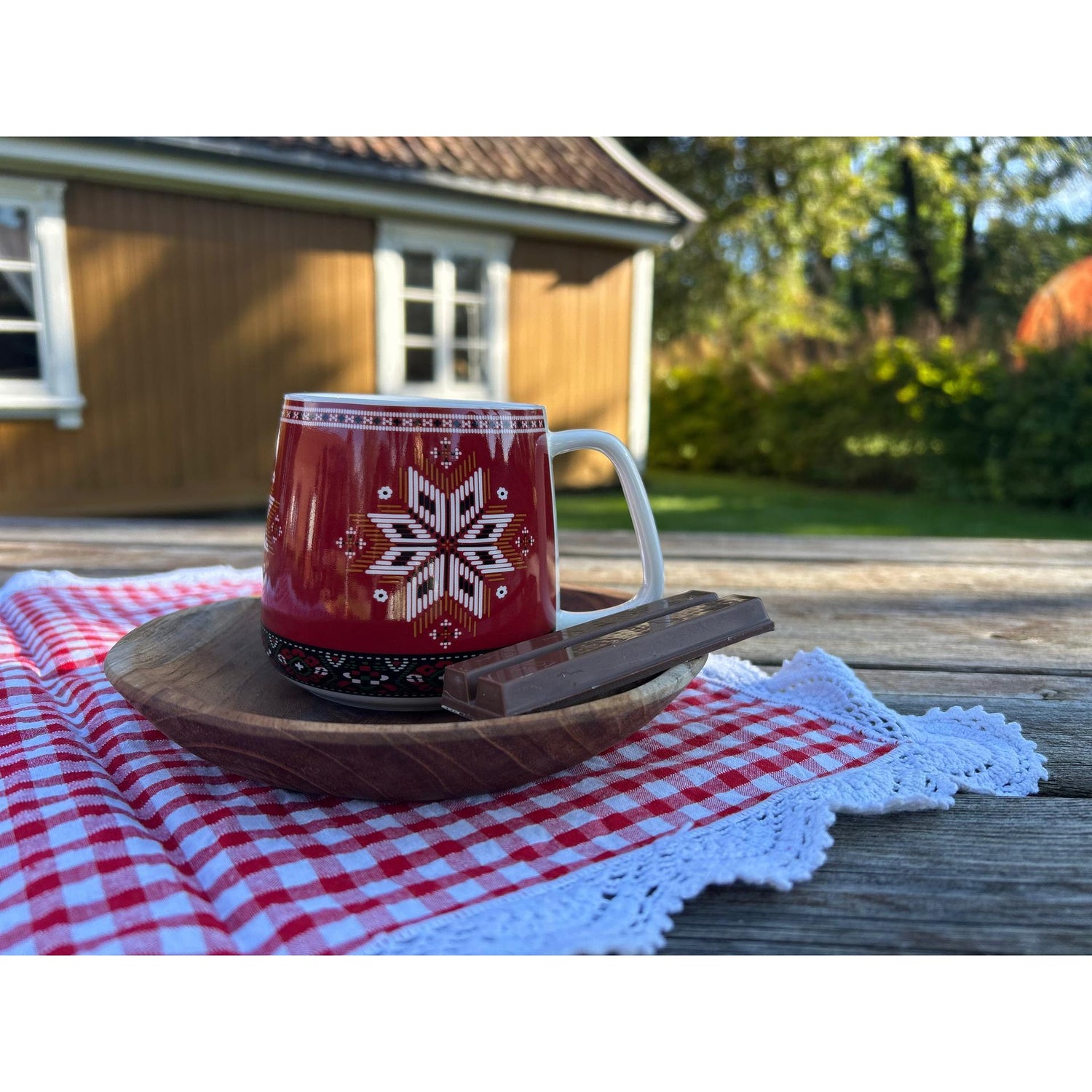 Bunadskopp og gaveeske - Hardangerbunad - 400 ml-Kopp-Norwegian Roots-Hyttefeber