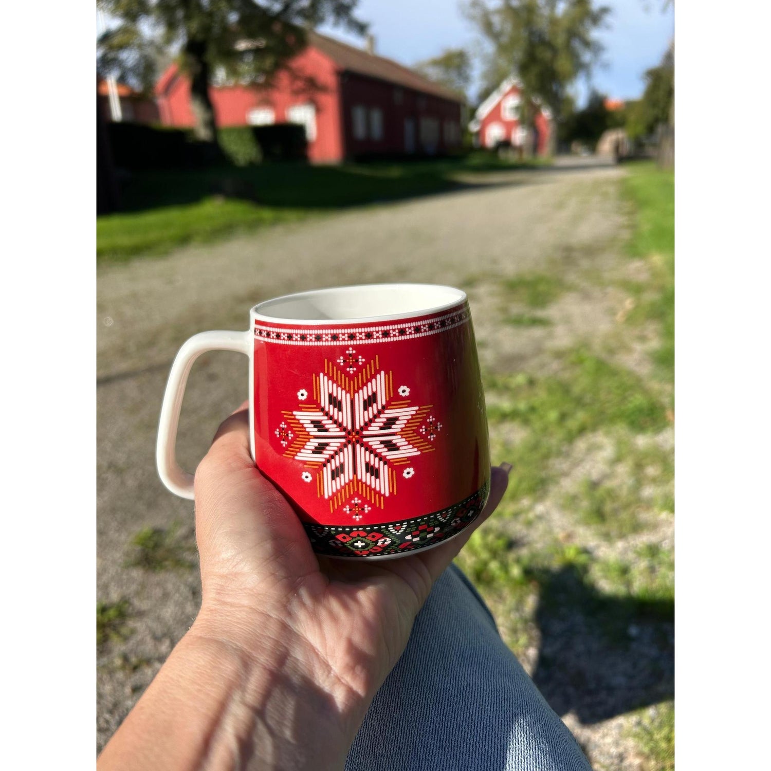 Bunadskopp og gaveeske - Hardangerbunad - 400 ml-Kopp-Norwegian Roots-Hyttefeber