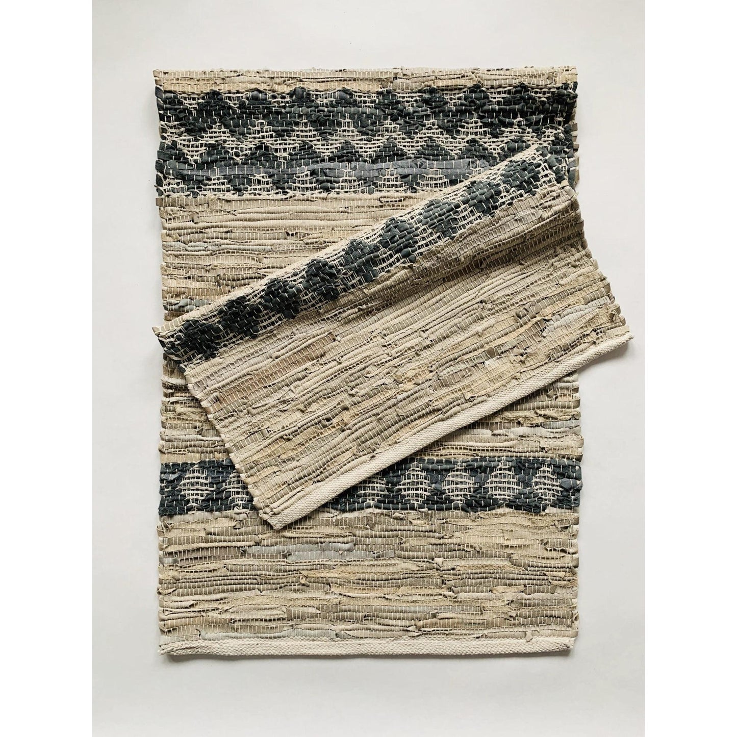 Rye - Resirkulert Skinn - 60×160 Cm - Grå/Natur-gulvteppe-Trend Design-Hyttefeber