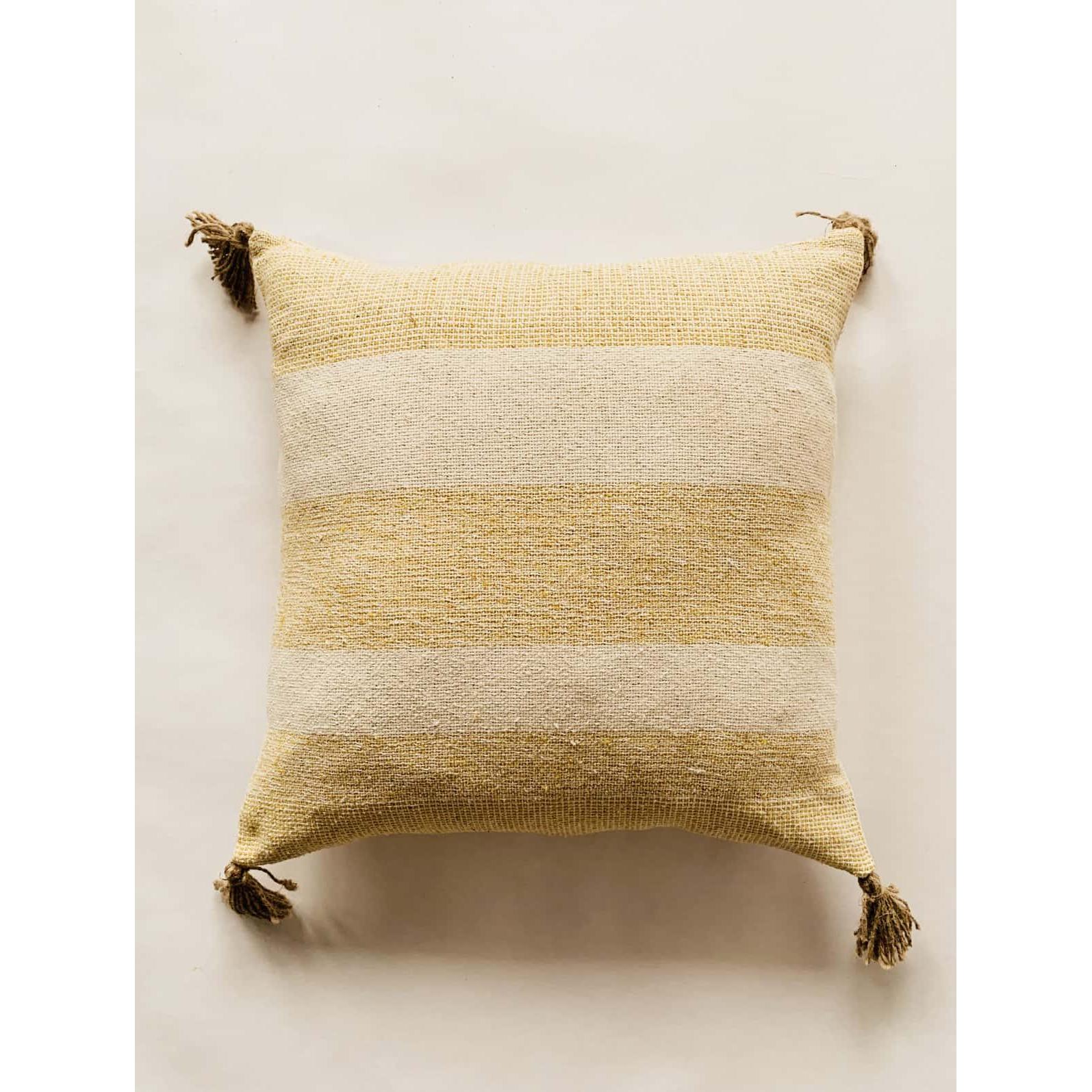 Putetrekk med dusker - gul og naturhvit - 60x60cm-Putetrekk-Trend Design-Hyttefeber