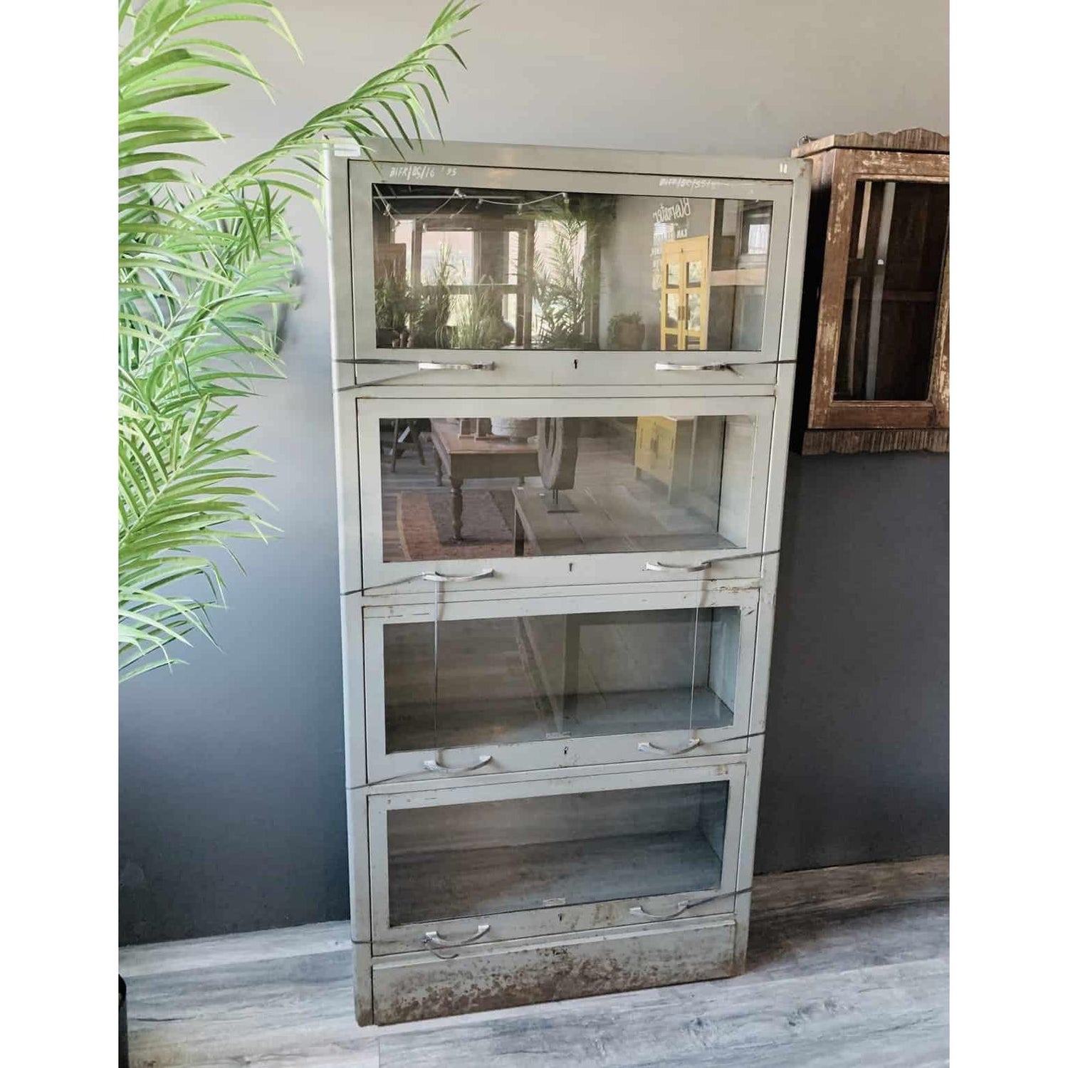 Vintage Skap i Metall - 84x31x168cm-Møbler og Bord-Trend Design-Hyttefeber