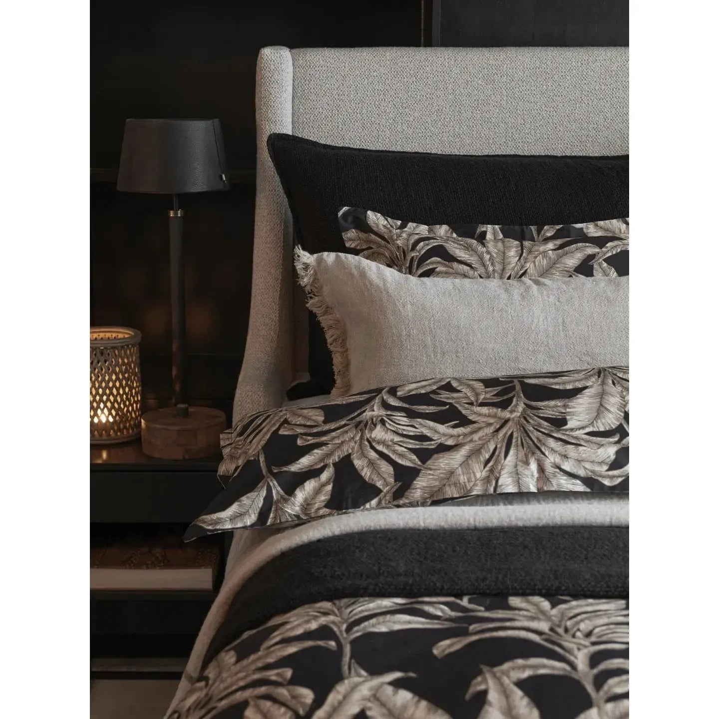 Halvor Bakke - Bedtime Story - sengesett Babylonstoren - Sort-Sengesett-NorviGroup-Hyttefeber