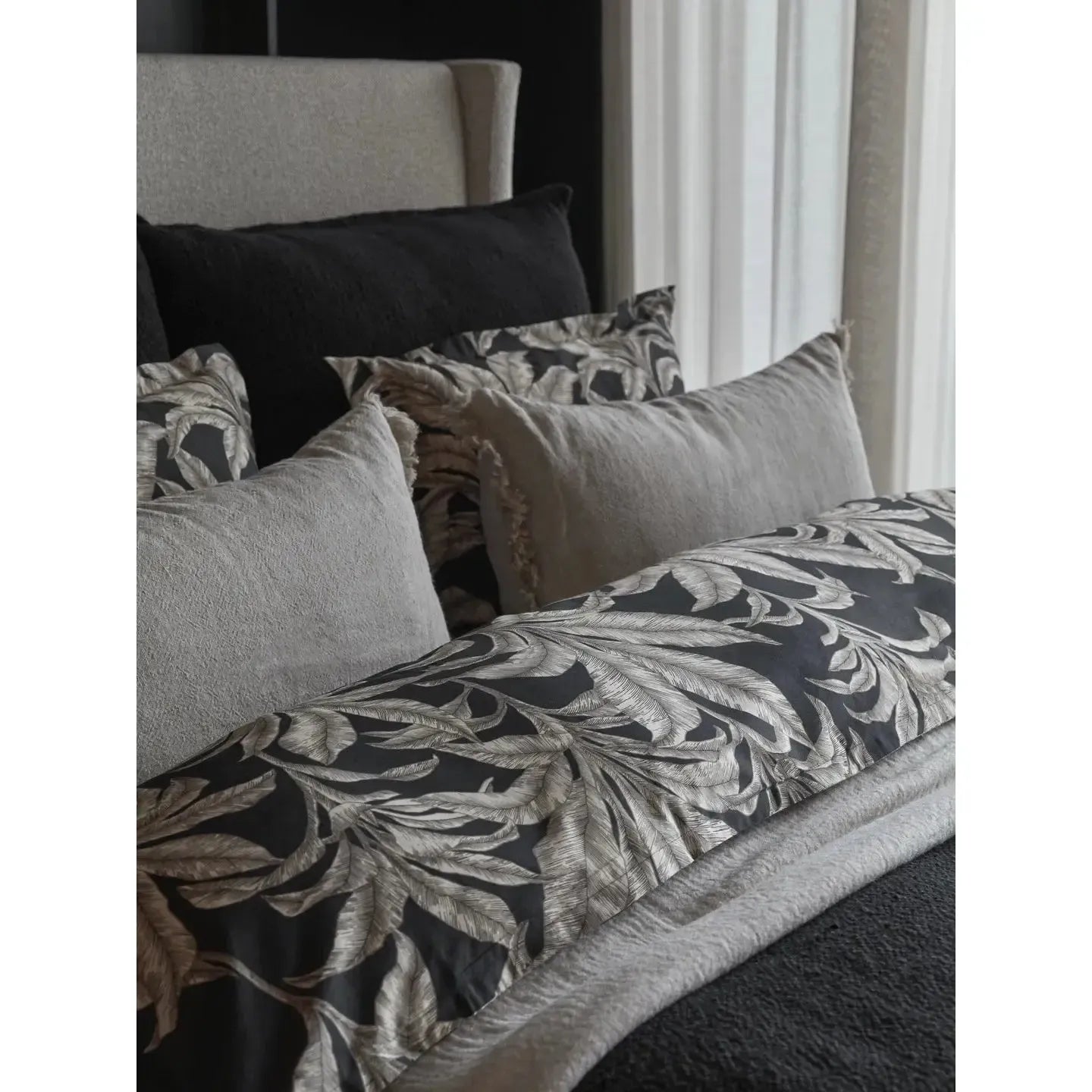 Halvor Bakke - Bedtime Story - sengesett Babylonstoren - Sort-Sengesett-NorviGroup-Hyttefeber