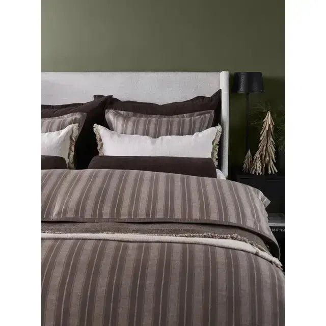 Halvor Bakke - Bedtime Story - sengesett Charleston Hill - Brun / Muldvarp-Sengesett-NorviGroup-Hyttefeber