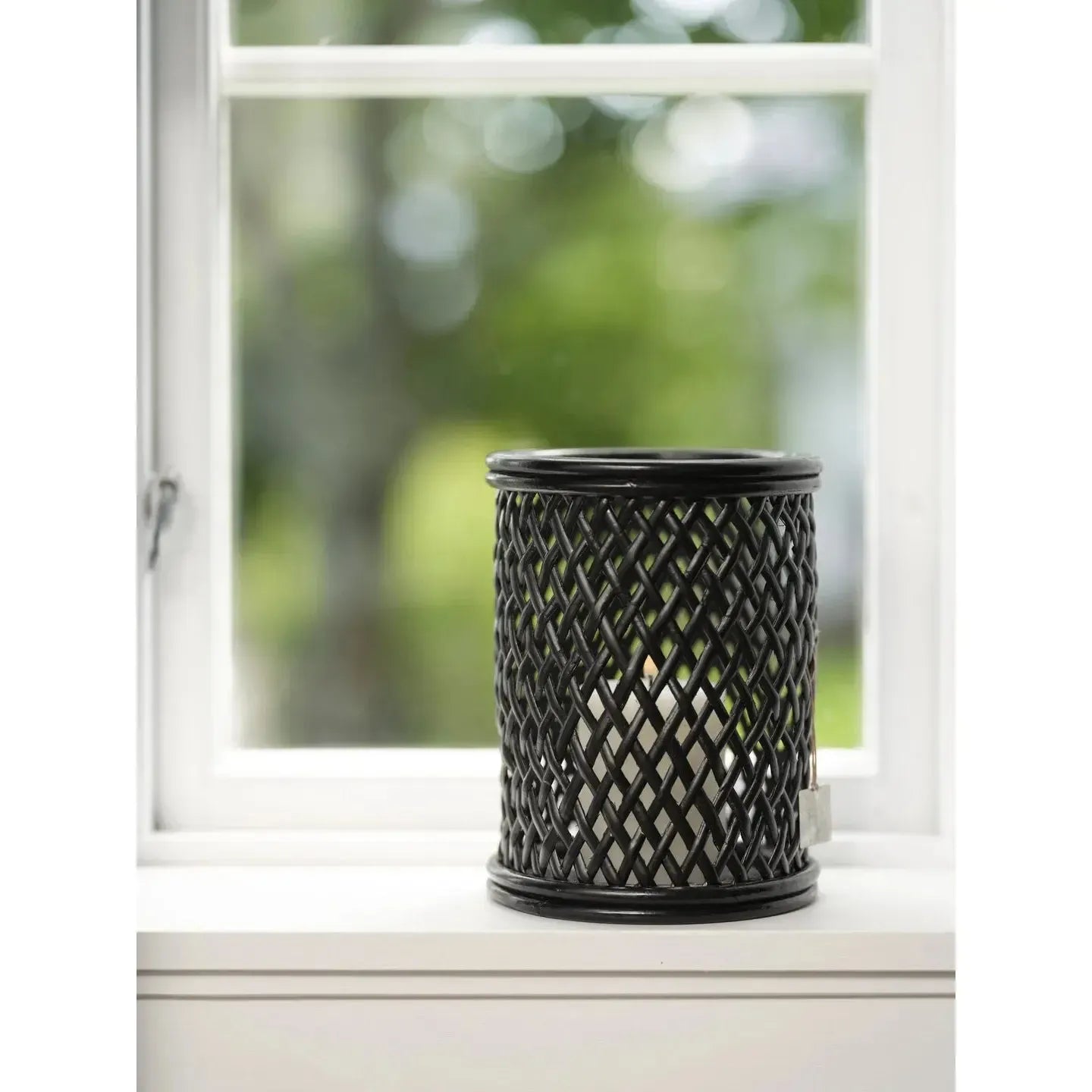 Halvor Bakke - Latina Lyslykt Rattan (Sort)-Telysholder-Norvigroup-Hyttefeber