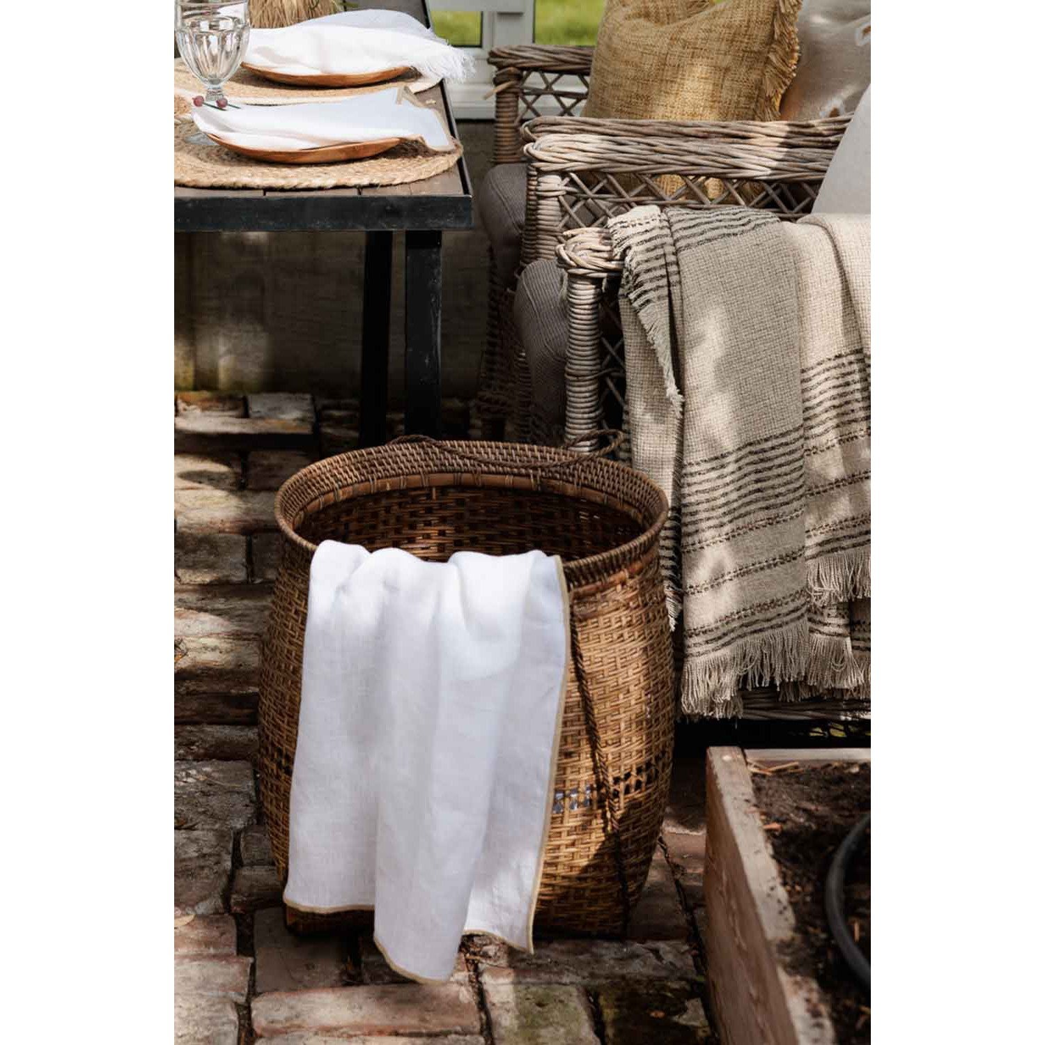 Bordløper Montebaldo i hvit grov lin - Hvit med beige kant 50 x 140 cm-Dekkebrikker-Lama-Hyttefeber